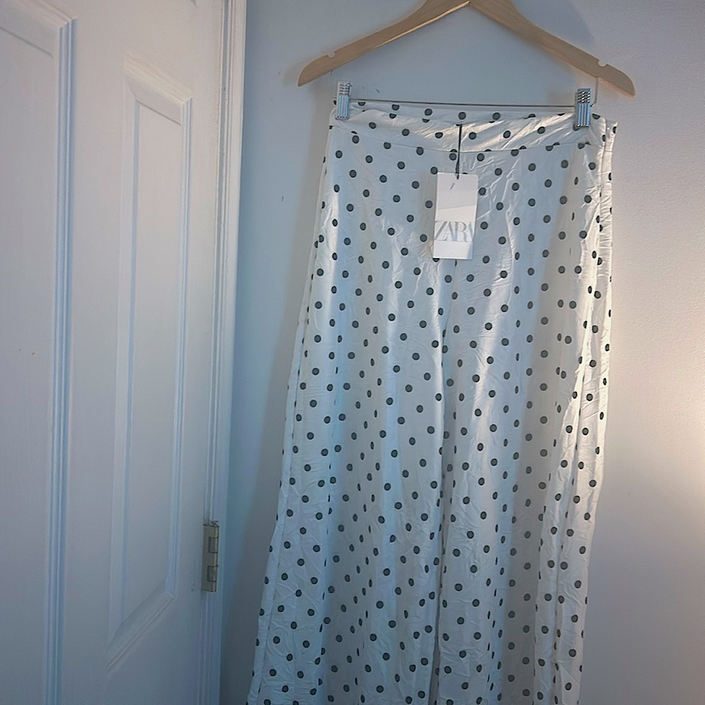Beautiful pants designed by Zara white with black for an education brand new